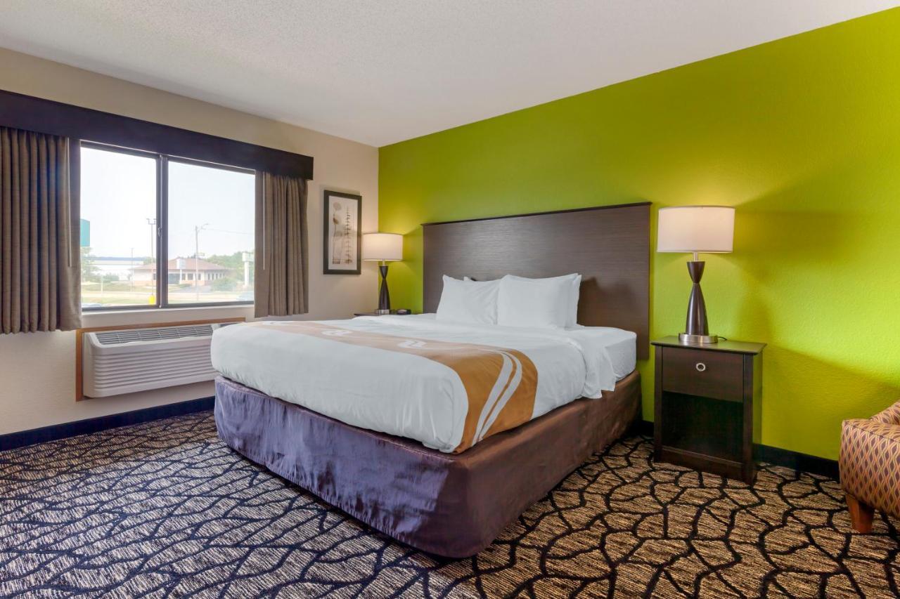 Quality Inn Oshkosh Esterno foto