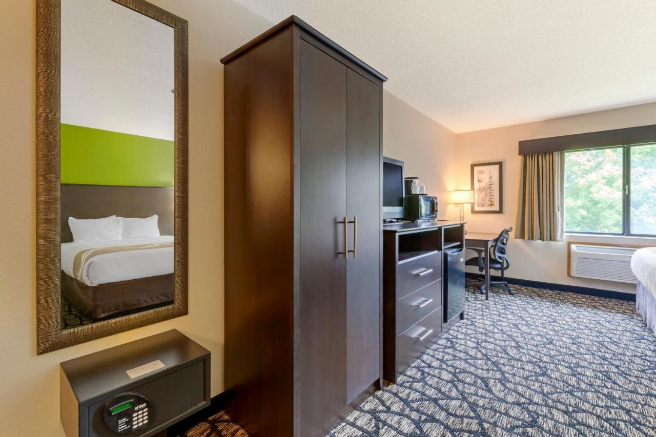 Quality Inn Oshkosh Esterno foto