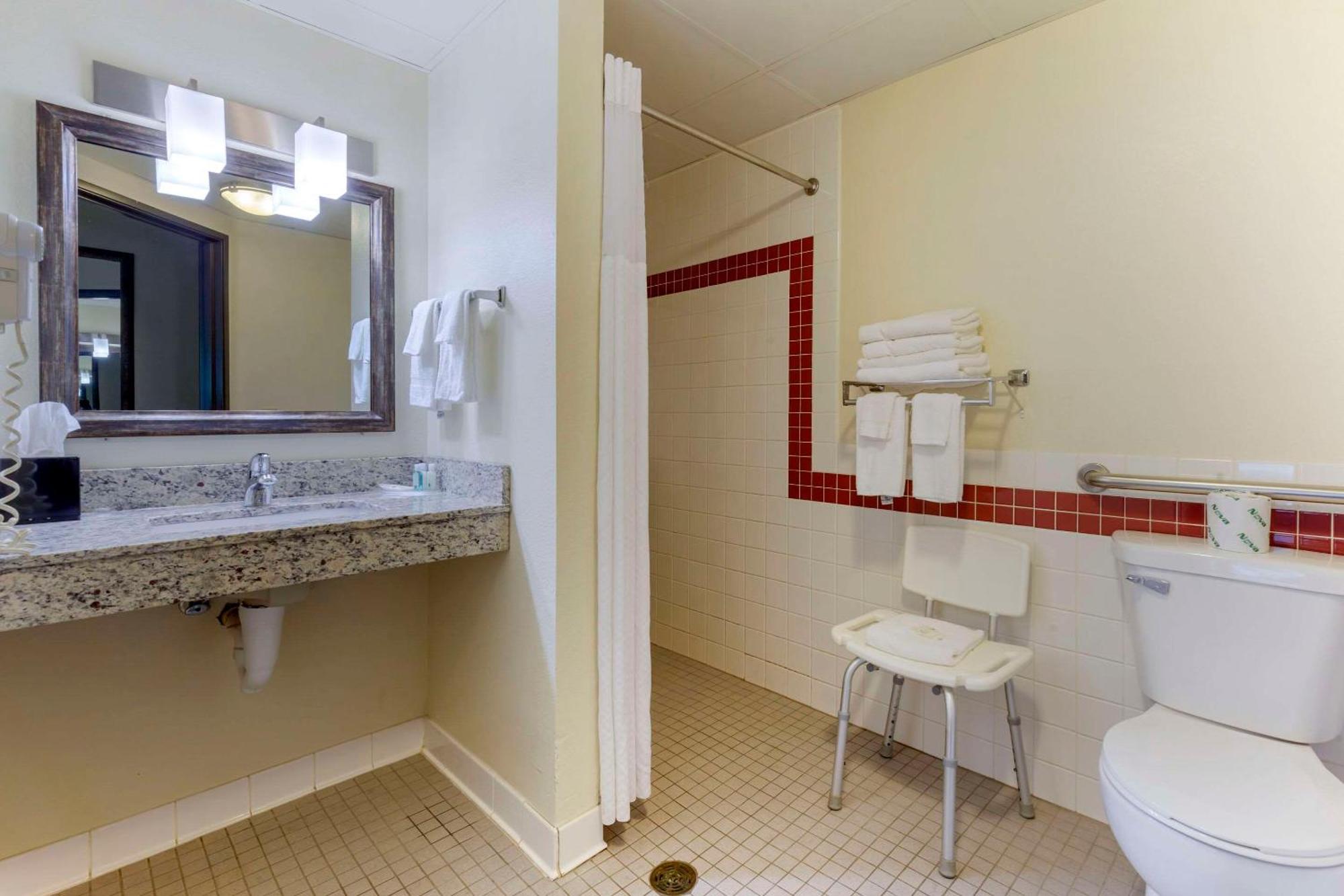 Quality Inn Oshkosh Esterno foto